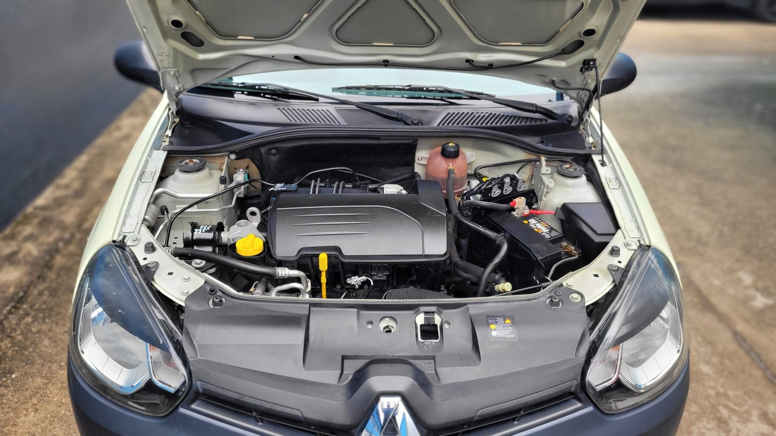 Renault Clio Clio Mio 1.2 3p Authen Pack - Image 8