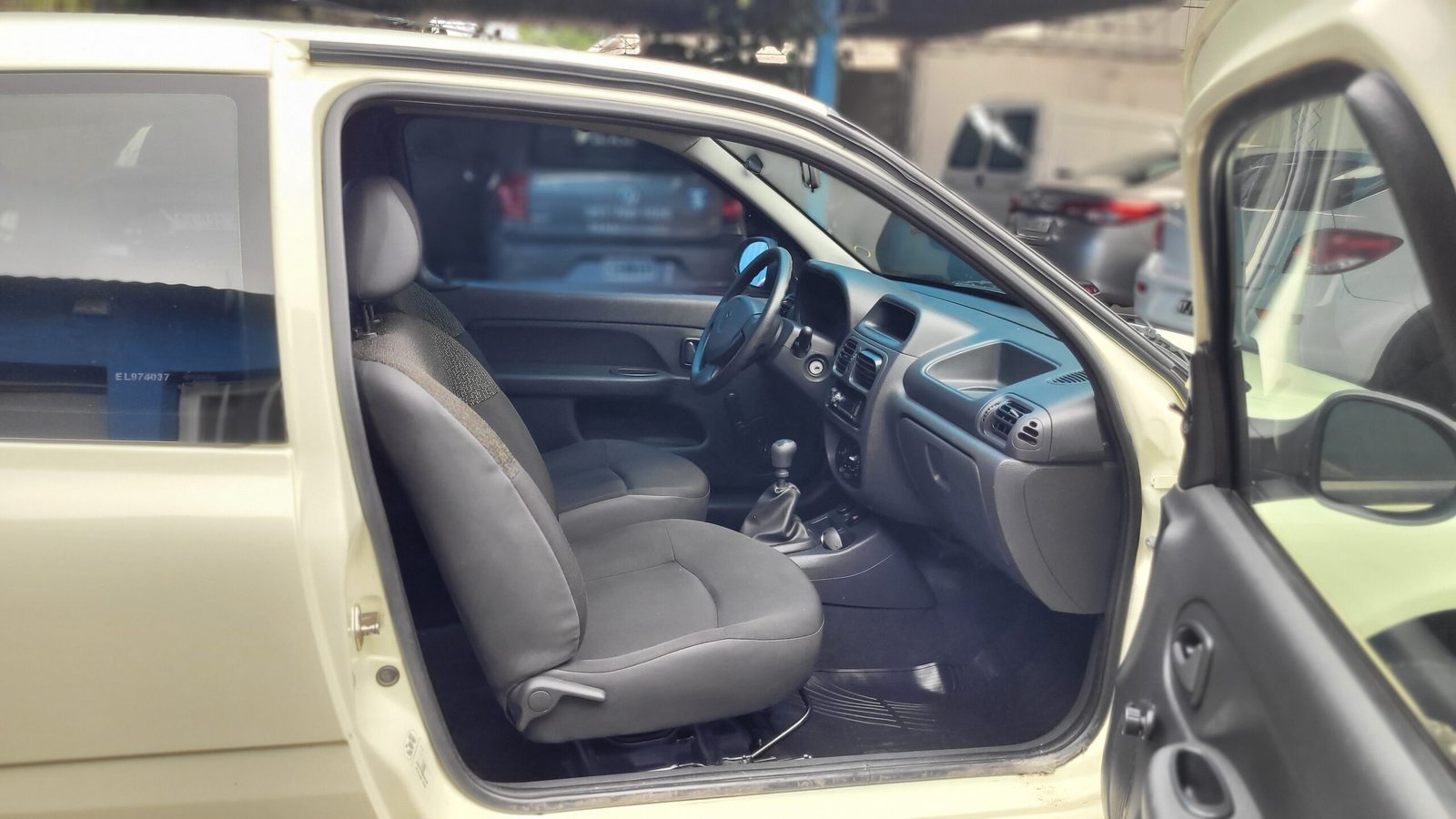Renault Clio Clio Mio 1.2 3p Authen Pack - Image 6