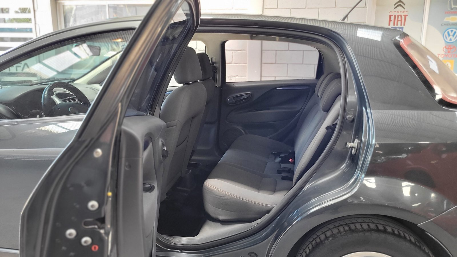 Fiat Punto 1.4 Attractive L13 - Image 5