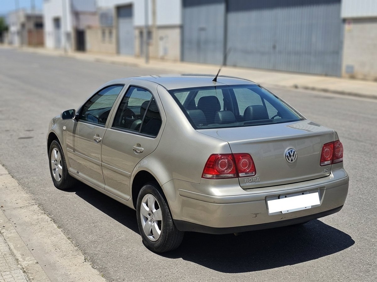 Volkswagen Bora 2.0 Mpi Trendline L07 - Image 3