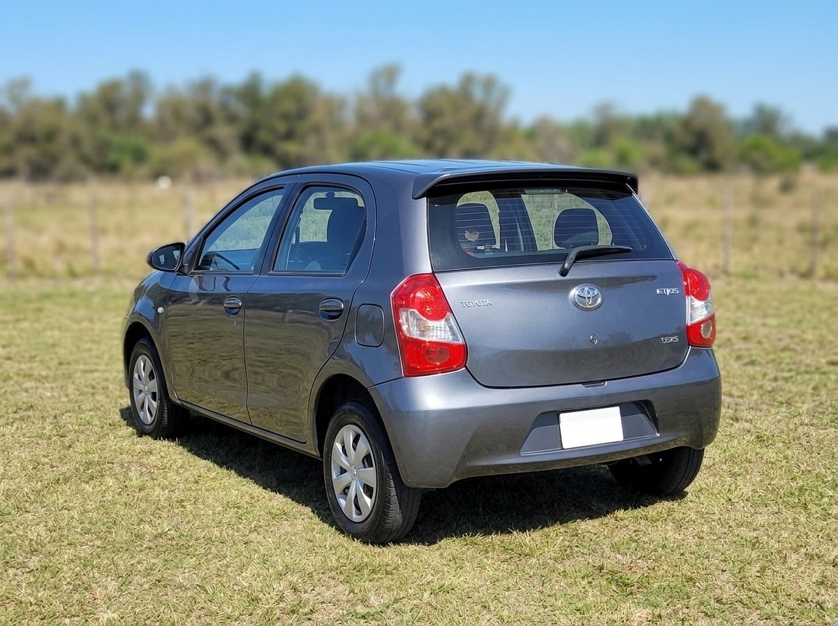 Toyota Etios 1.5 5p Xs - Image 3