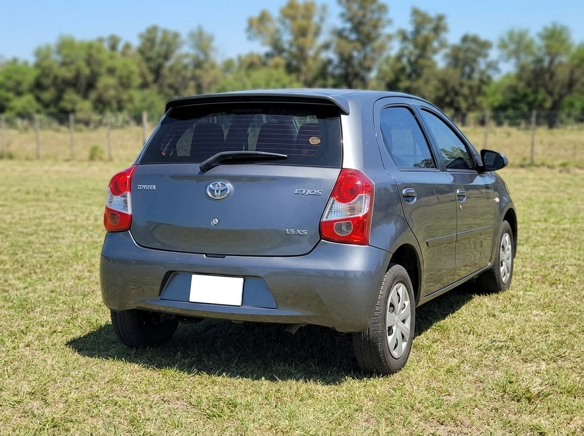 Toyota Etios 1.5 5p Xs - Image 2
