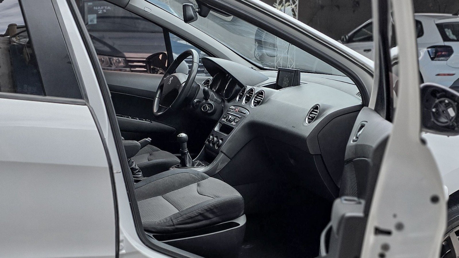 Peugeot 308 1.6 Hdi Allure Nav - Image 6