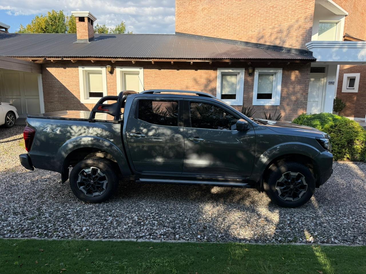 Nissan Pick-Up Frontier Platinum 2.3 Dc 4X4 At - Image 6