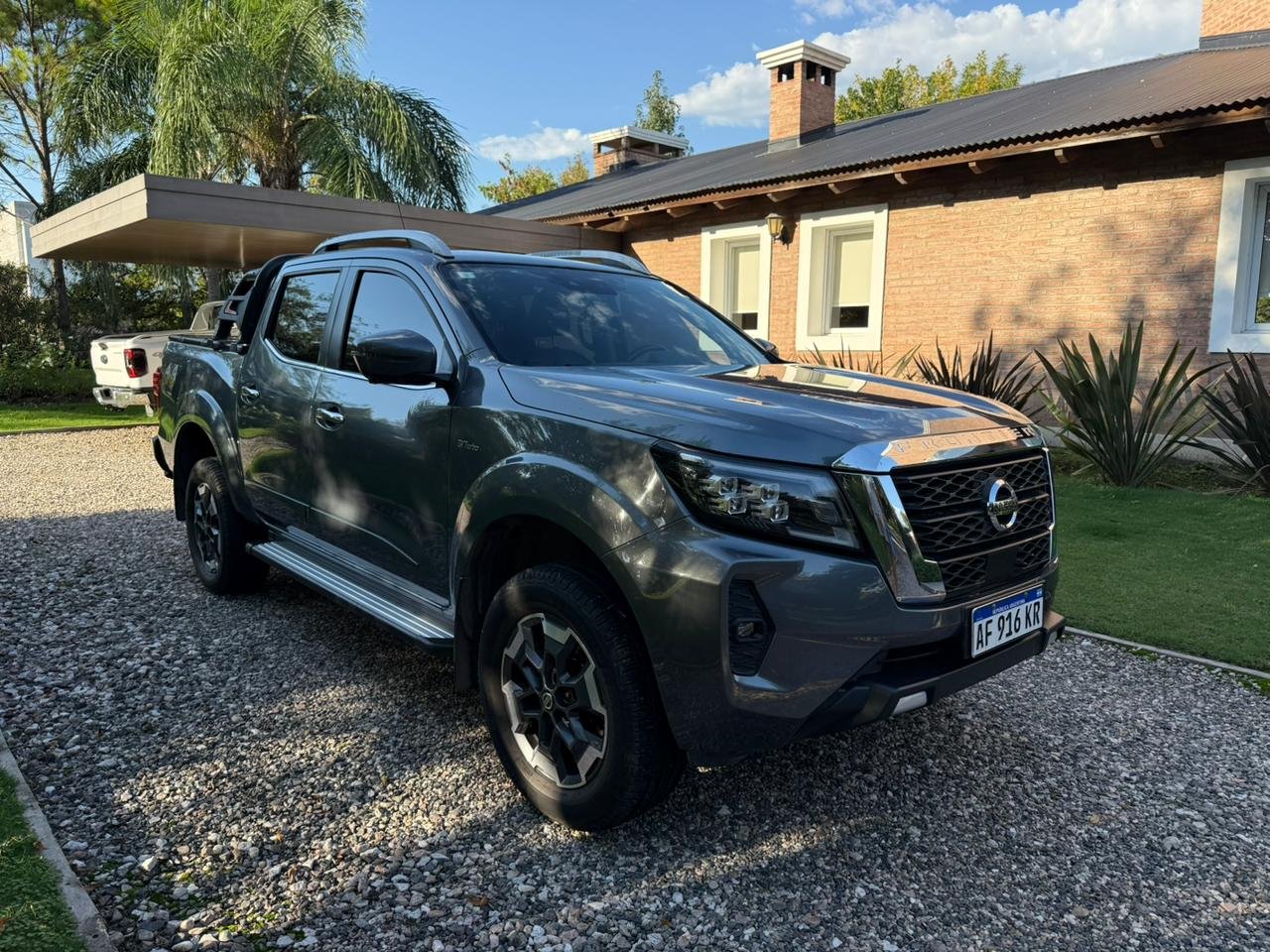 Nissan Pick-Up Frontier Platinum 2.3 Dc 4X4 At - Image 2
